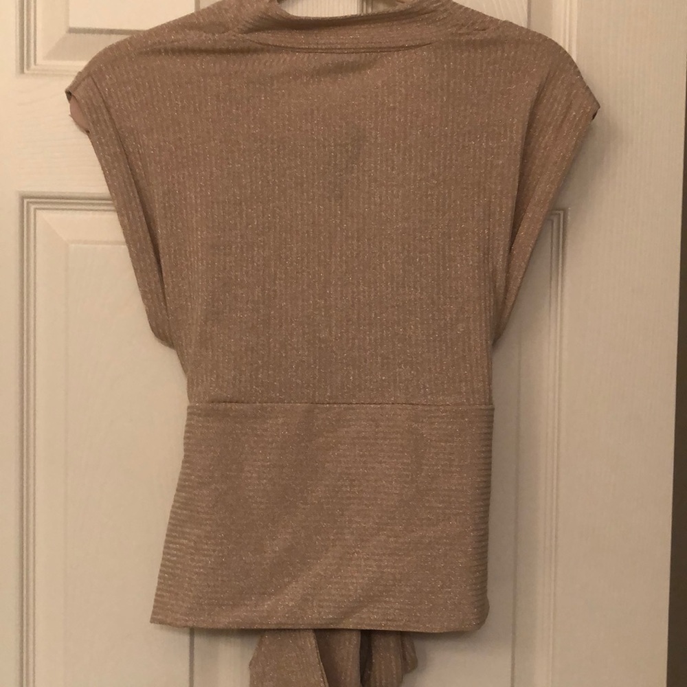 Express gold wrap top - Picture 3 of 4